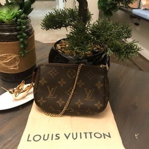 👛 Louis Vuitton Mini Pochette 👛